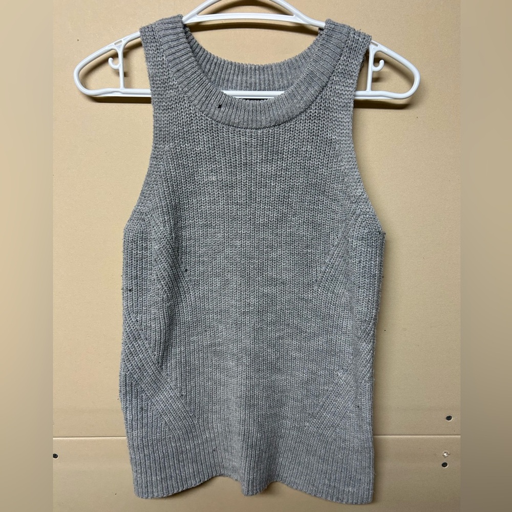 2/$20❤️- SHIRT | Women’s sleeveless sweater size small / medium